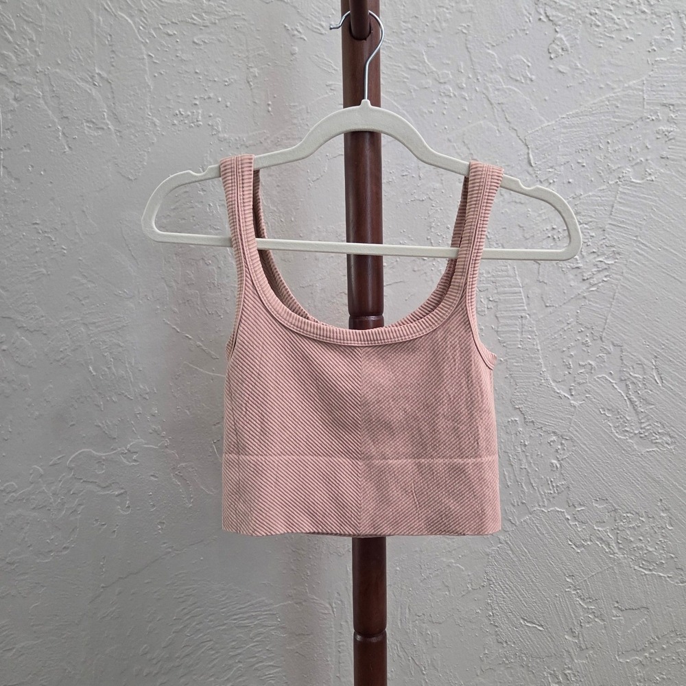 T201. Ribbed Chevron Seamless Crop Tank Top